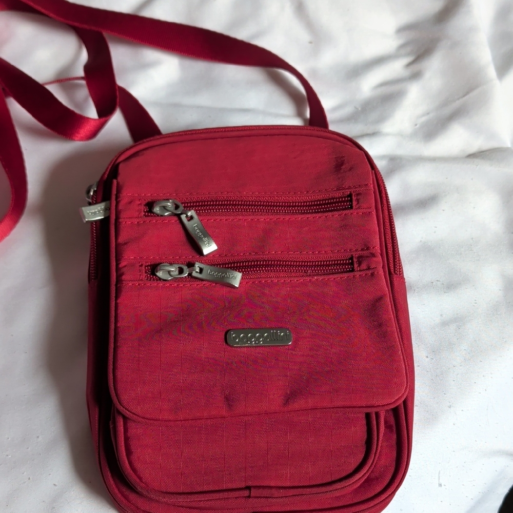 Baggallini Red Crossbody Bag - Picture 1 of 3